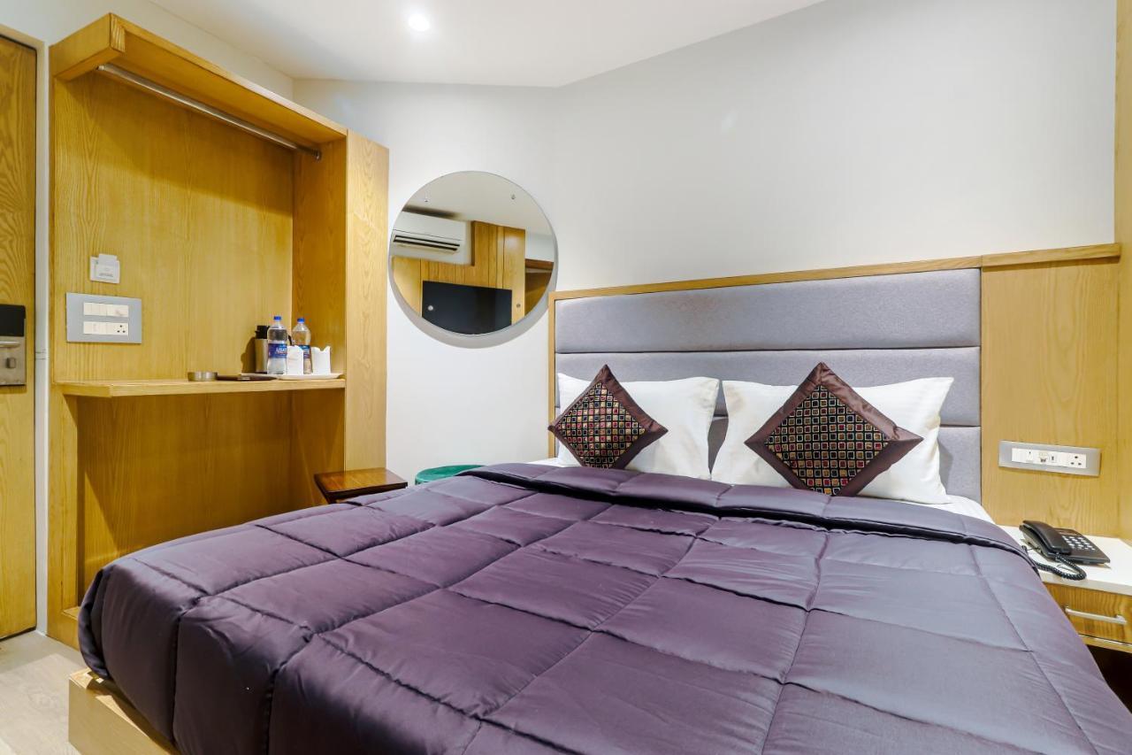 Hotel Bricks, Karol Bagh, New Delhi 外观 照片