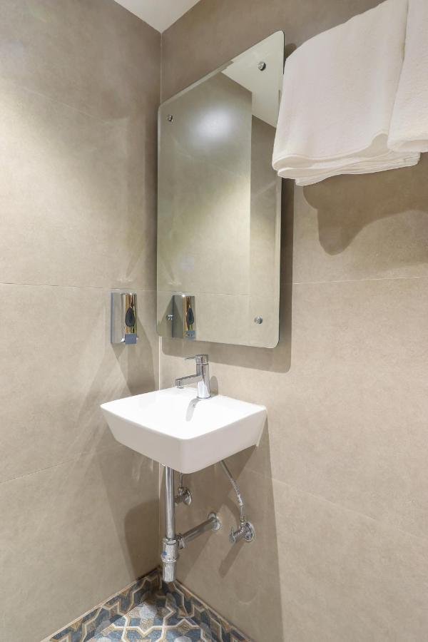 Hotel Bricks, Karol Bagh, New Delhi 外观 照片